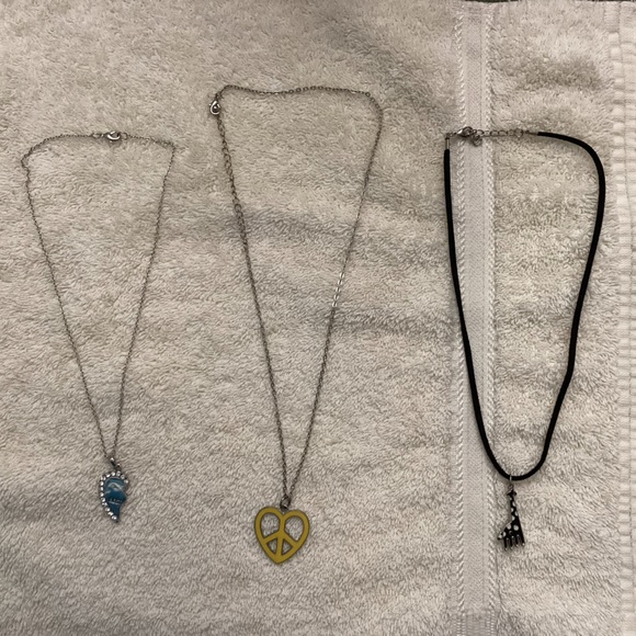 Young Girl’s Necklace Bundle - Picture 1 of 4